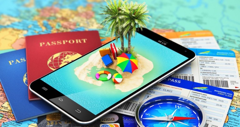Arte mostra celular com uma praia na sua tela. Abaixo estão passaportes de um viajante.