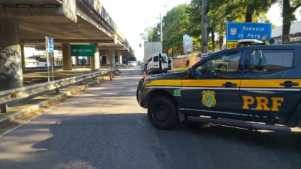 PRF precisou bloquear o trânsito no local do acidente. Foto: Divulgação/PRF