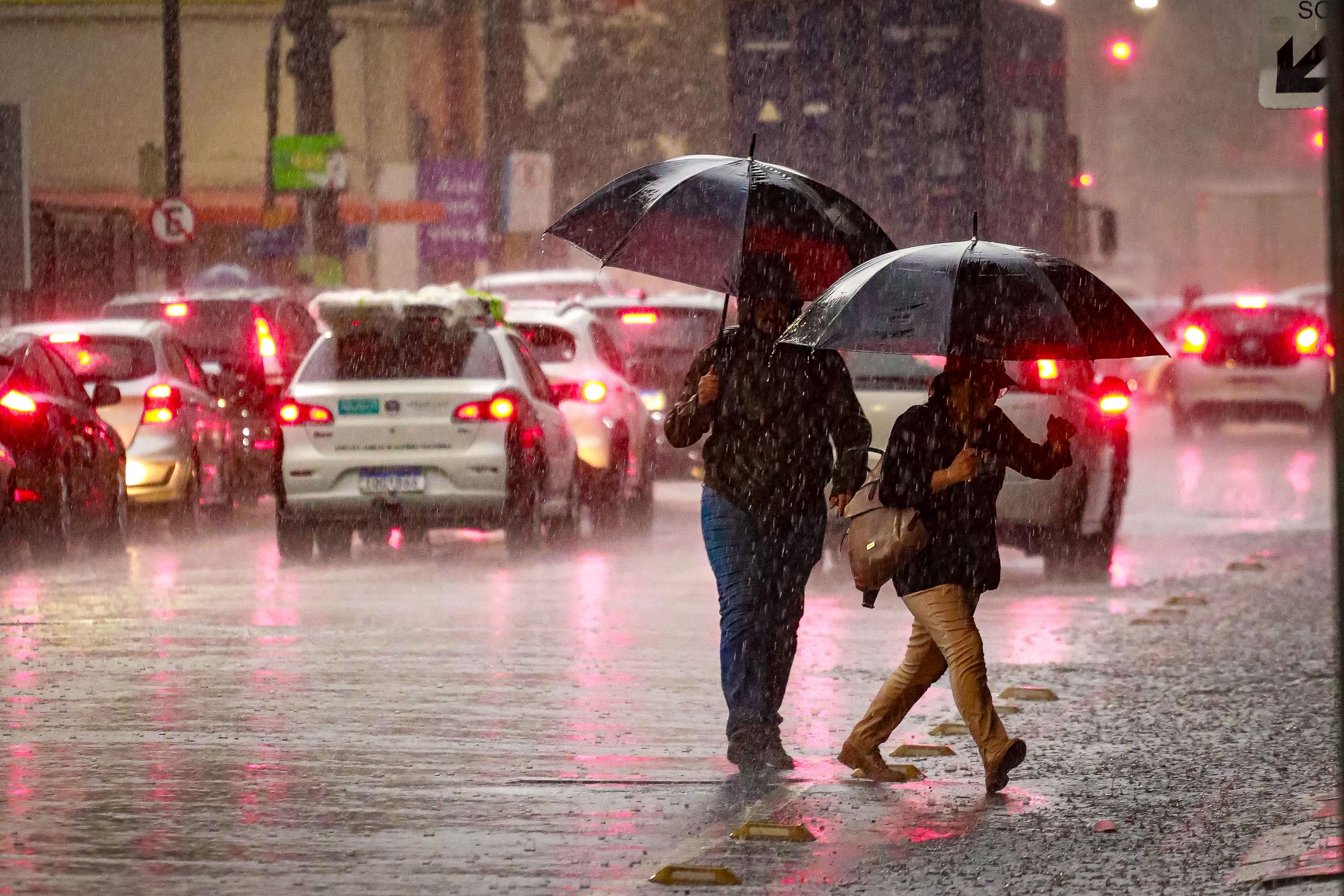 Porto Alegre, RS 18/09/2023. Chuva forte no Centro de Porto Alegre. Crédito: Alex Rocha/PMPA