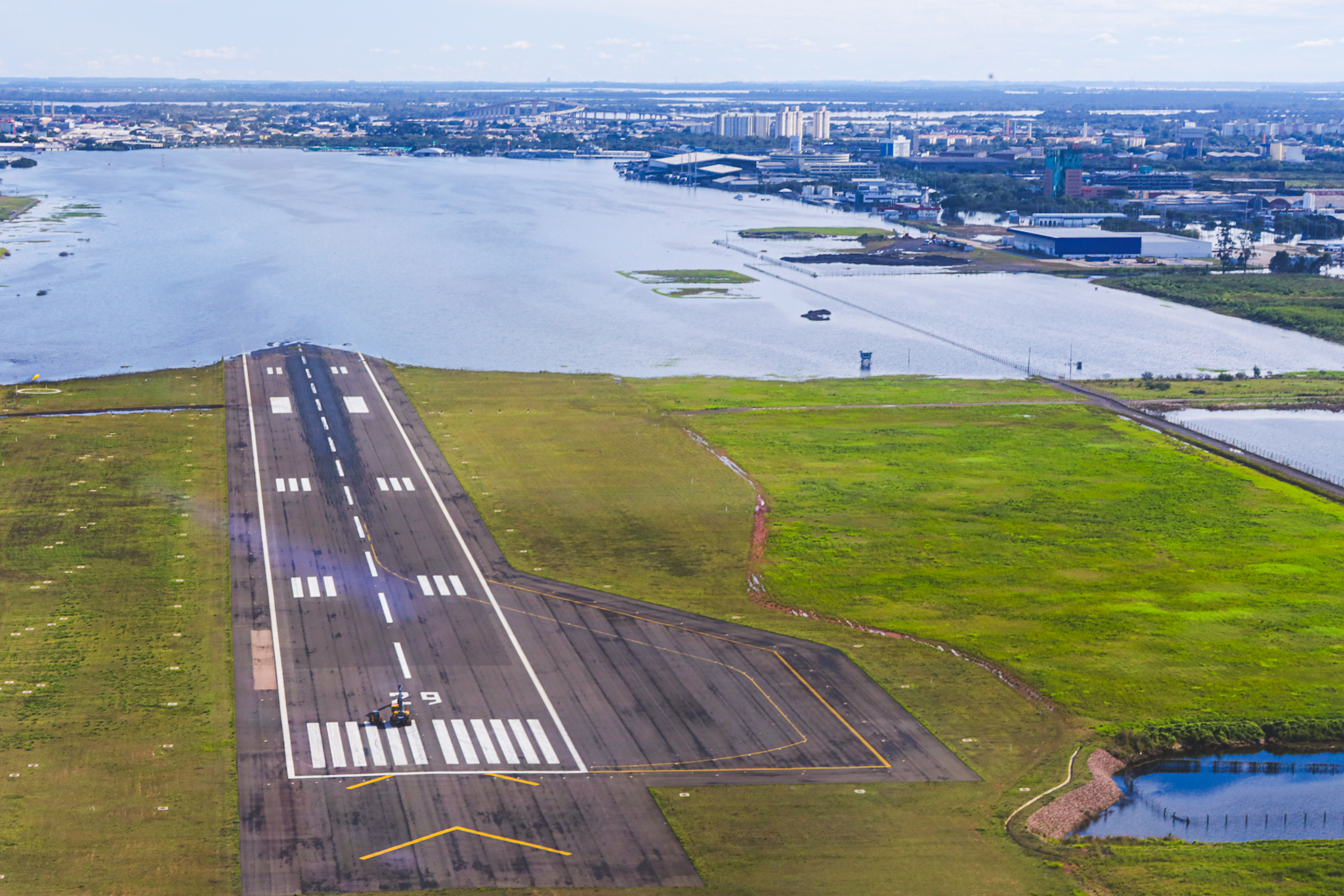 Aeroporto Salgado Filho, em Porto Alegre, segue inundado. Crédito: Giulian Serafim/PMPA
