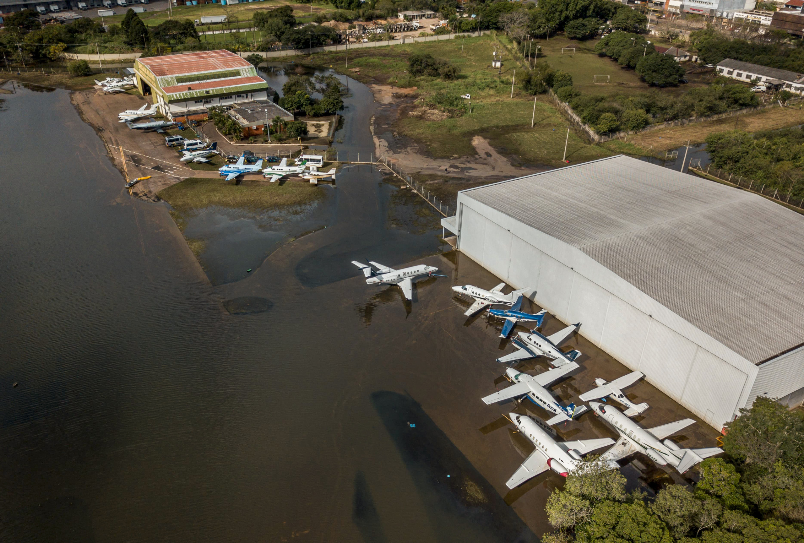 Porto Alegre (RS), 25/05/2024 -  Aeroporto Salgado Filho (POA) continua alagado pelas enchentes que atinge o estado.
Crédito: Rafa Neddermeyer/Agência Brasil