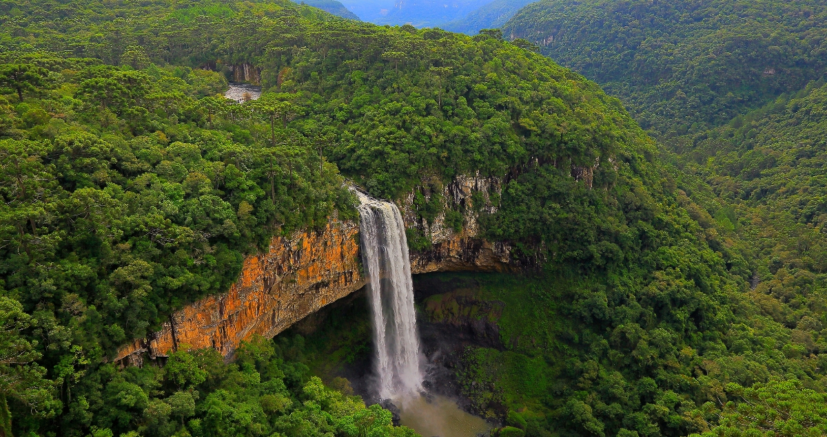 Vista da Cascata no Parque do Caracol, em Canela na Serra Gaúcha (Banco de Imagens)