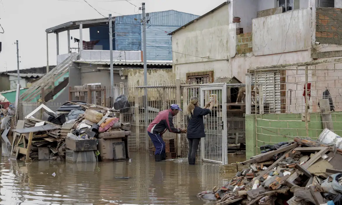 Estragos são percebidos na cidade mais de 45 dias no início das chuvas - Foto: Bruno Peres/Agência Brasil