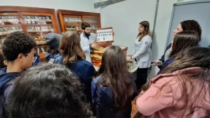 Visita de estudantes do Colégio Romano Santa Marta, de Porto Alegre, ao Museu de Entomologia na última sexta-feira - Foto: Fernando Dias/Ascom Seapi