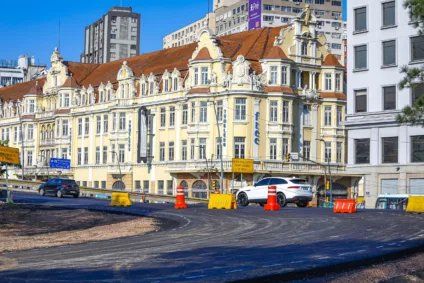 A rampa de acesso junto à alça da Rua da Conceição para subir o Viaduto da Conceição, na entrada de Porto Alegre, será liberada para uso no sábado (3) - Foto: Alex Rocha/PMPA