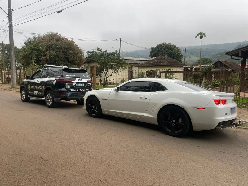 Entre as medidas está a apreensão de carros de luxo - Foto: Polícia Civil/Divulgação