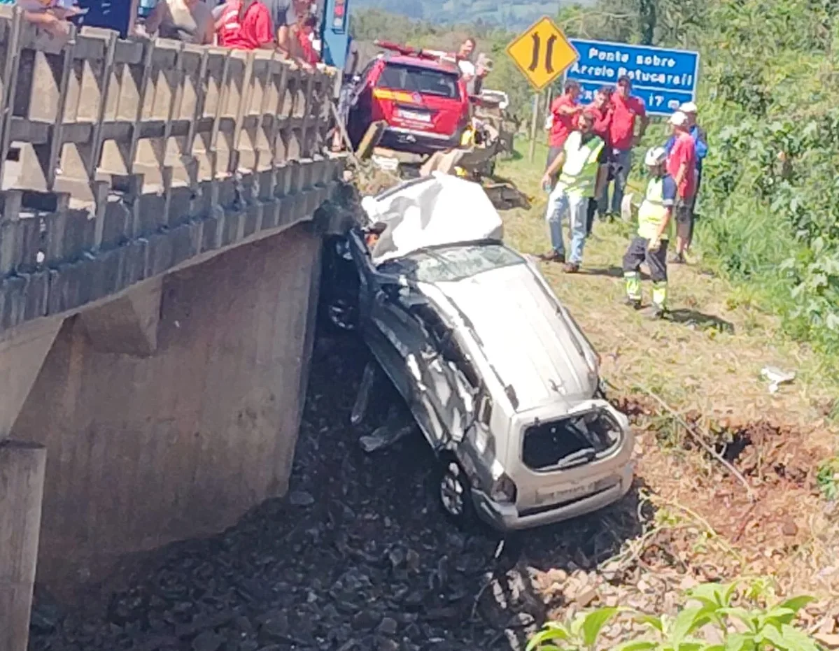 Acidente ocorreu no quilômetro 154 da RSC-287, sobre a ponte do rio Botucaraí. Crédito: Divulgação