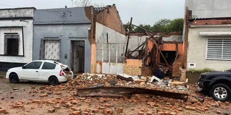 Estragos causados em imóvel por temporal, em Bagé, na região da Campanha, no Rio Grande do Sul.