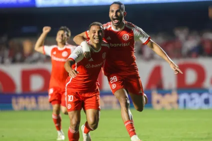 Alan Patrick (E) e Thiago Maia (D) participaram dos gols que deram a vitória ao Inter - Foto: Ricardo Duarte/SC Internacional