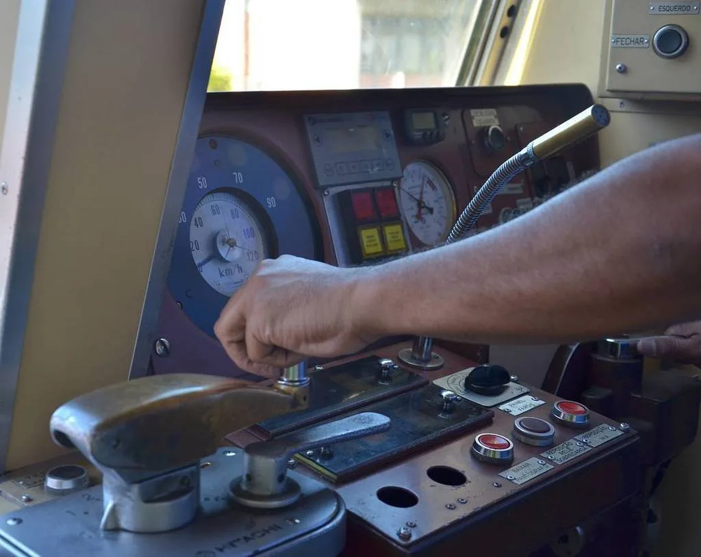 Cabine de trem série 100 da Trensurb. Crédito: Trensurb/ Divulgação