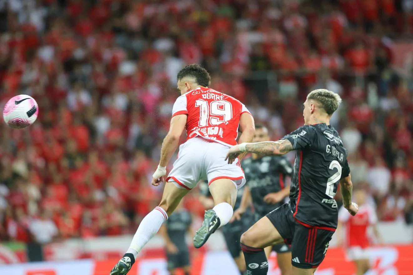 Borré (C) perdeu um gol nos minutos iniciais da partida - Foto: Ricardo Duarte/SC Internacional