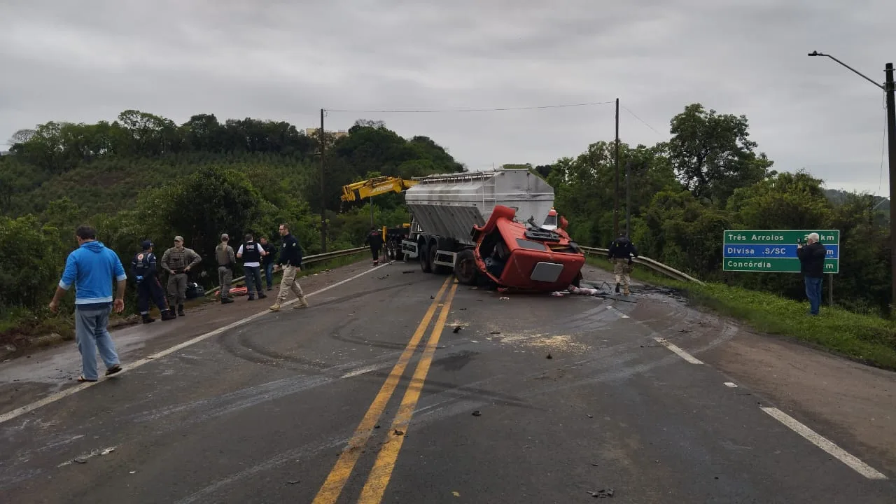 O fato ocorreu por volta das 7h15 no km 50 da rodovia, no acesso ao bairro Progresso - Foto: PRF/Divulgação