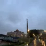 Tempo nublado e chuvoso na Ponta do Gasômetro, em Porto Alegre