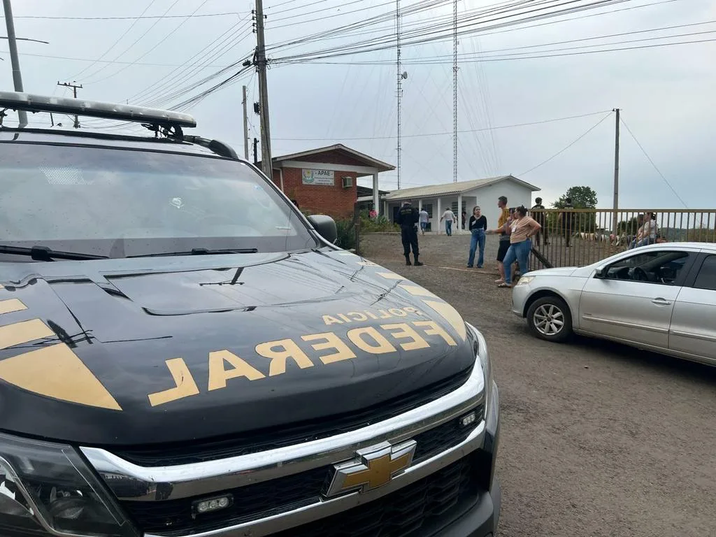 Em Trindade do Sul, um candidato a vereador no município por suspeita de compra de votos em frente à Escola - Foto: MP-RS/Divulgação