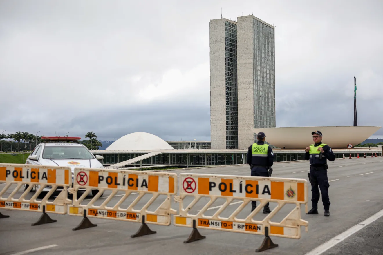 Esplanada dos Ministérios fechada após ataque em Brasília.