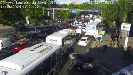 Trânsito intenso na Loureiro da Silva em direção ao Túnel da Conceição. Crédito: EPTC / Divulgação