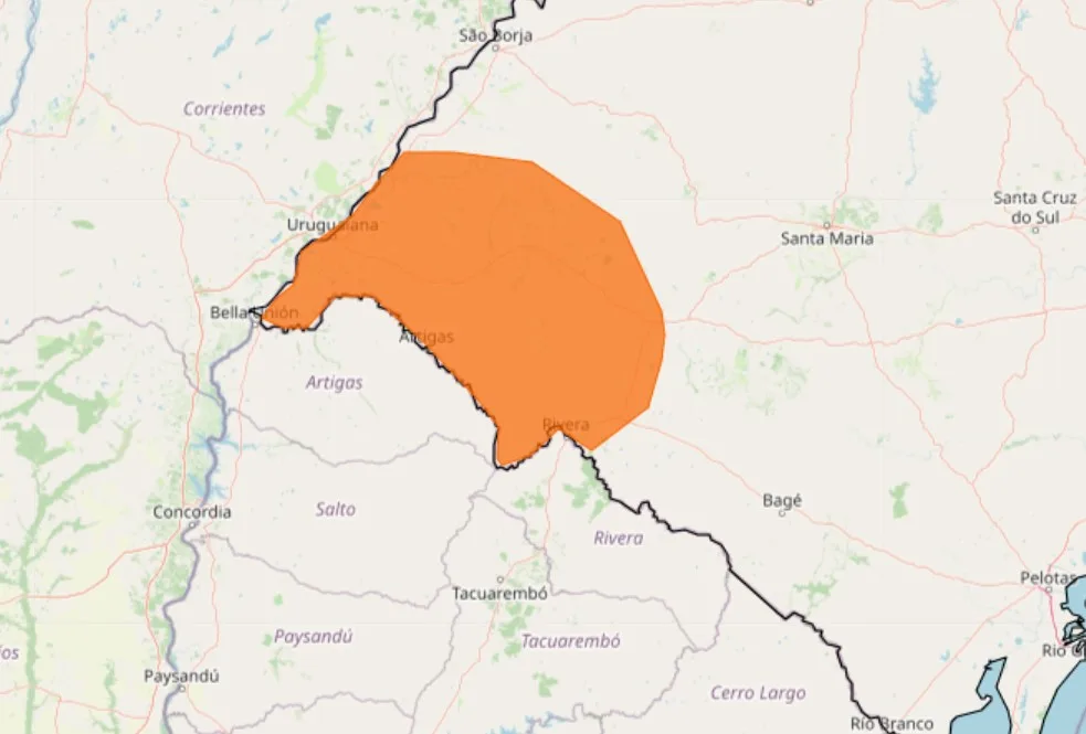 Mapa destaca o alerta laranja de acumulado de chuvas publicado pelo Inmet, abrangendo parte do Rio Grande do Sul.