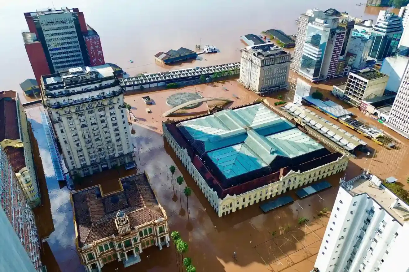 Porto Alegre, RS, Brasil - 05/05/2024 - Centro Histórico de Porto Alegre alagado pela elevação do Guaíba. Local: Centro Histórico e Rodoviária. Foto: Gustavo Garbino/ PMPA