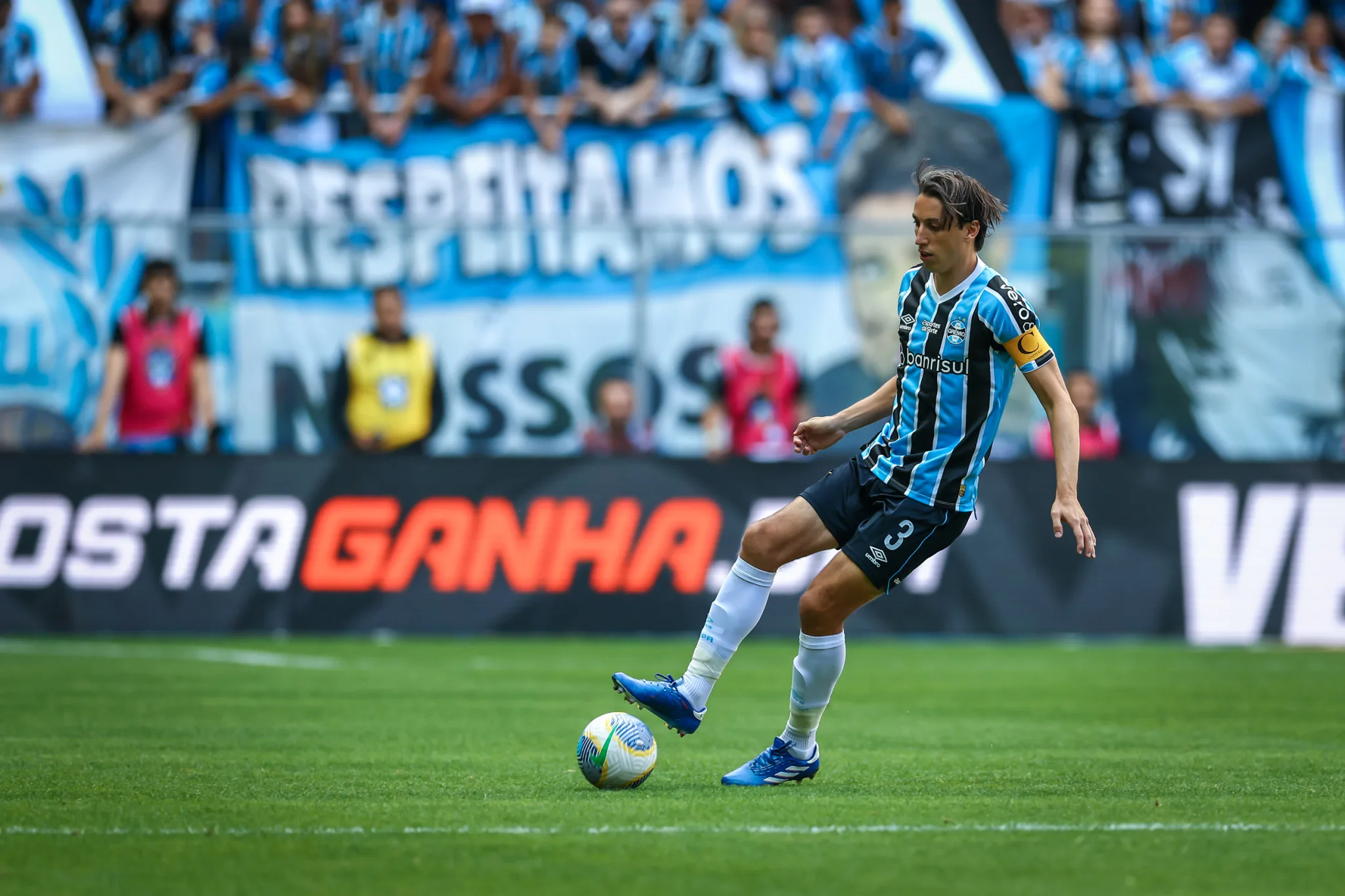 Geromel foi substituído sob aplausos no segundo tempo - Foto: Lucas Uebel/Grêmio FBPA