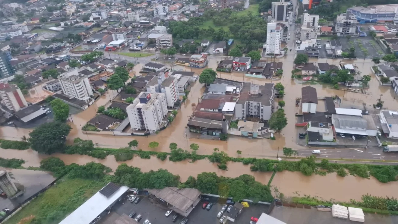 Bom Retiro registrou danos significativos, com 50 residências afetadas e cerca de 200 pessoas impactadas pelas enxurradas, embora não haja registro de vítimas. Foto: Coredec/Joinville