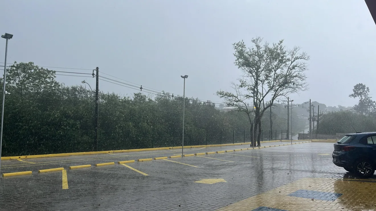 Registro de chuva forte em Canoas - Foto: Leonardo Severo/Agora RS