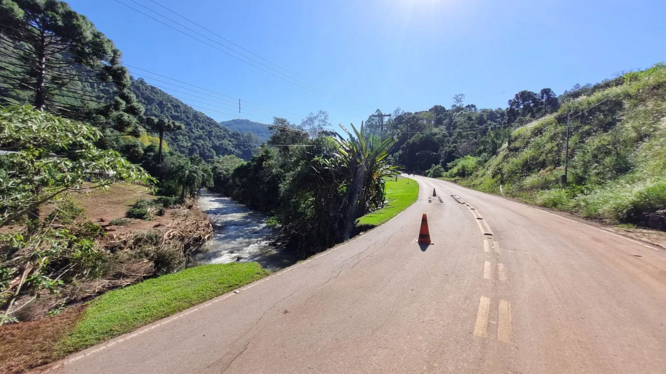 Contenção na Estrada do Vinho, em Caravággio 3ª Légua, em maio de 2024 - Foto: Cristofer Giacomet