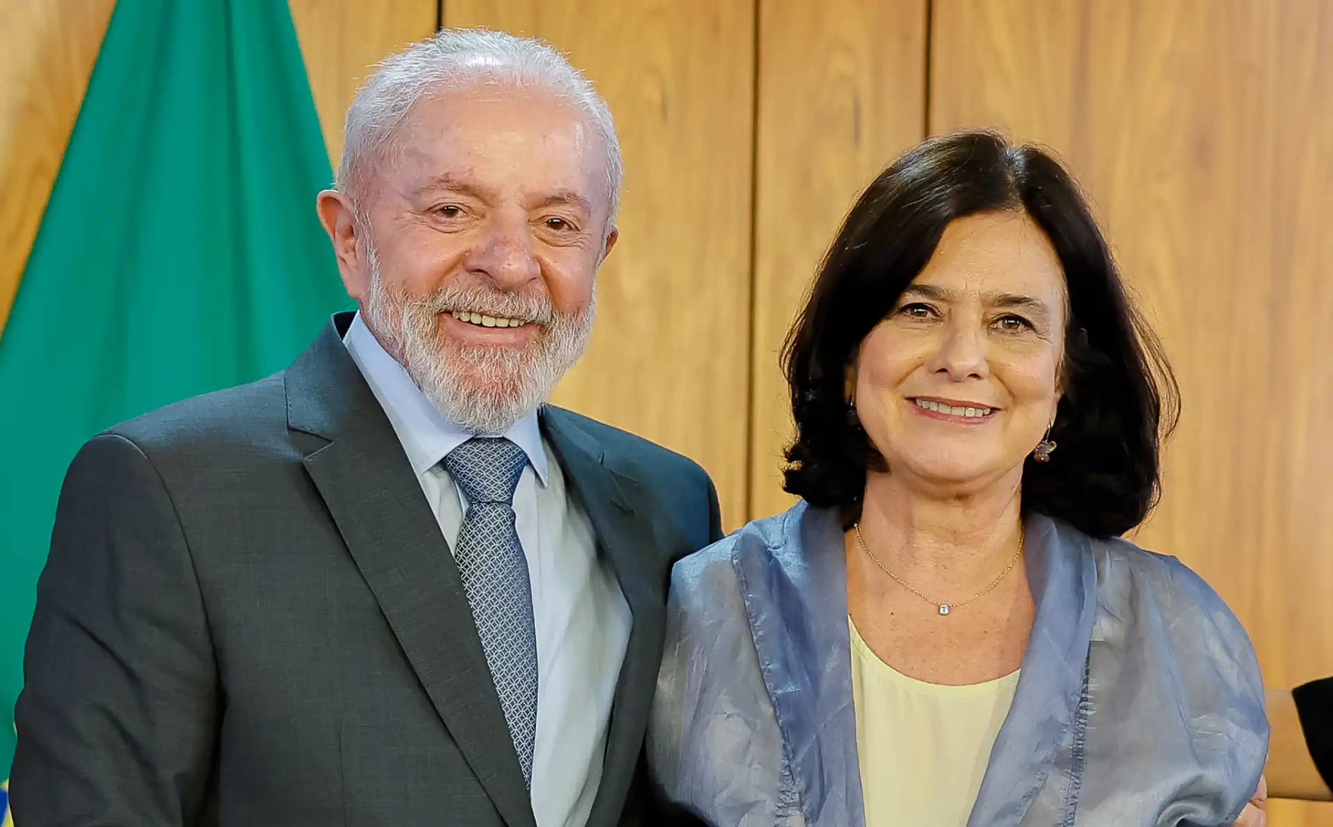 Presidente Luiz Inácio Lula da Silva e ex-ministra da Saúde Nísia Trindade em evento oficial.