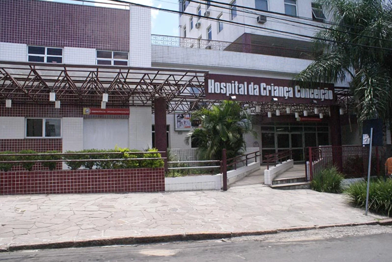 Fachada do Hospital da Criança Conceição, um espaço voltado para atendimento pediátrico e cuidados de saúde infantil.