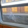 Danos em um trem da Trensurb. Crédito: reprodução de vídeo