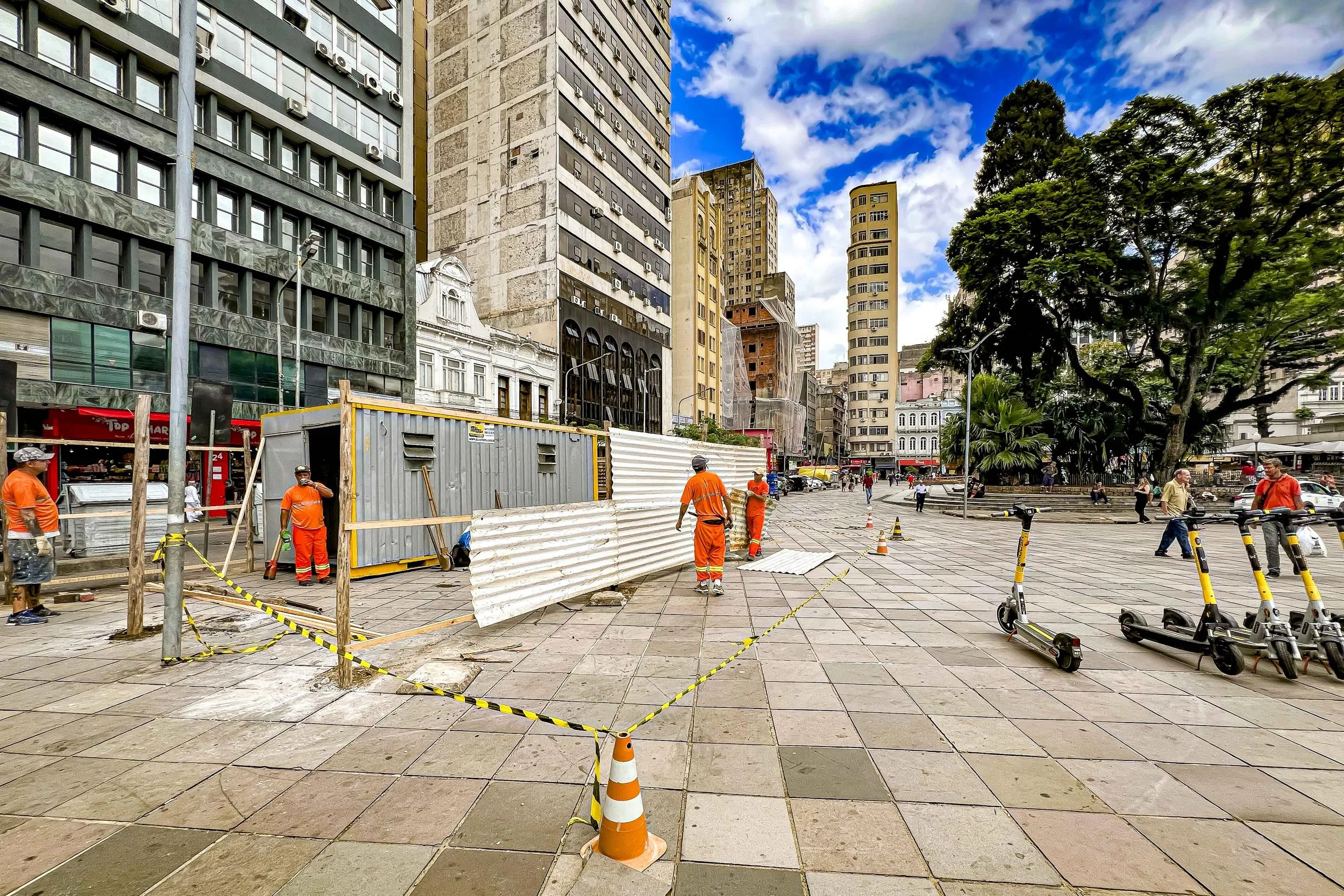 Porto Alegre, RS, Brasil 13/03/2025: Início nesta semana às obras de recuperação da Praça XV e do Largo Glênio Peres. Foto: Fernando Ramires/SMAMUS/PMPA