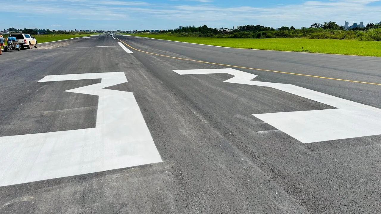 Cabeceira da pista 33 do Aeroporto Hugo Cantergiani, em Caxias do Sul