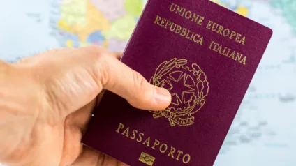 Passaporte italiano. Foto: Bancos de imagens Canva