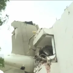 Destroços do avião da Air India que caiu em Ahmedabad. Crédito: reprodução de TV