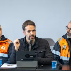 O governador Eduardo Leite se reuniu com prefeitos e lideranças da Região Central e dos Coredes Central e Jacuí-Centro para avaliar os estragos causados pelas chuvas. Crédito: Mauricio Tonetto / Secom