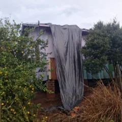 Casa destelhada em Paim Filho. Crédito: Prefeitura de Paim Filho / Divulgação