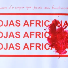 Obra "Lojas Africanas" (2017) - de Leandro Machado -
Tinta serigráfica sobre papel, 43,1 x 55,6 cm - Acervo MARGS, aquisição por compra através da AAMARGS, 2025
