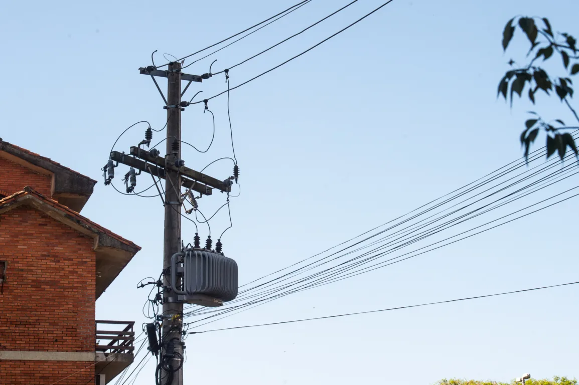 Poste e Transformador de energia elétrica. Crédito: Ederson Nunes/CMPA