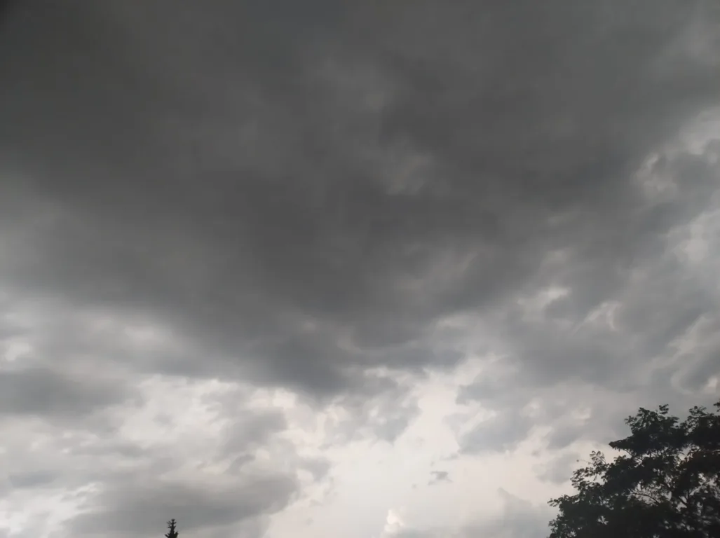 Cachoeira do Sul foi atingida por um rápido temporal mas de intensidade forte nesta tarde - Foto: Agora RS