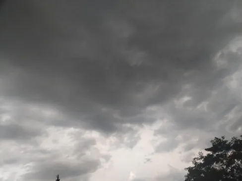 Cachoeira do Sul foi atingida por um rápido temporal mas de intensidade forte nesta tarde - Foto: Agora RS