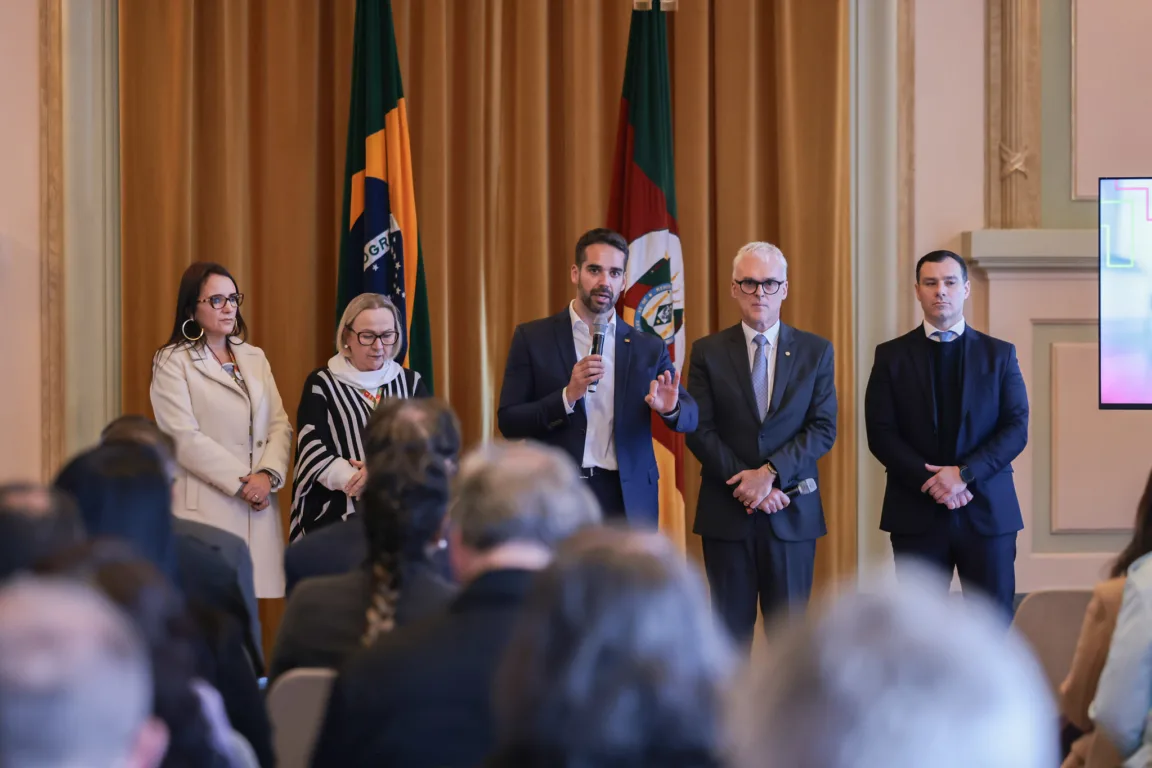 Governador anuncia acordo com o Ministério Público para ampliação dos investimentos em Saúde. Crédito: Vitor Rosa / Secom