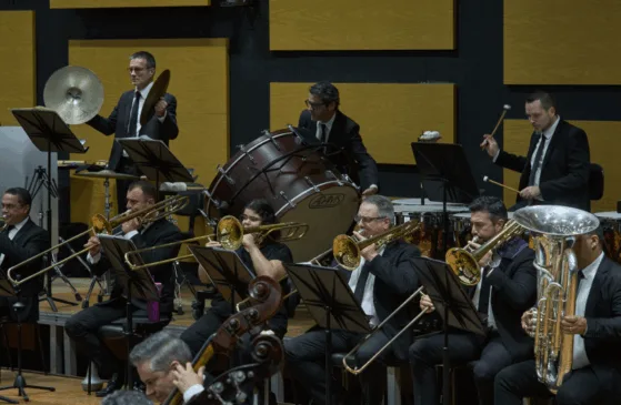 O concerto traz composições adaptadas de óperas e uma obra de Igor Stravinsky, destacando os instrumentos de sopro e percussão - Foto: Vinicius Angeli 