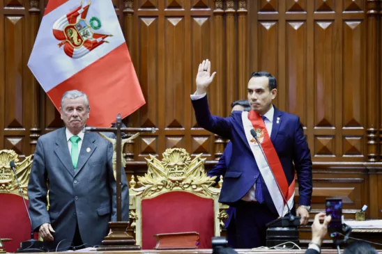 José Enrique Jerí Oré toma posse como presidente do Peru. Crédito: (autor não creditado) / Congresso do Peru 
