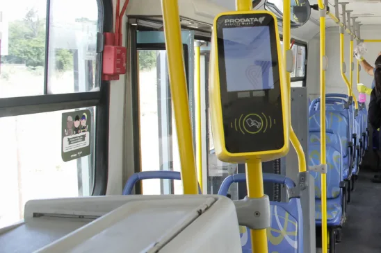Validador de passagem em um ônibus urbano. Crédito: Patrick Peil / Prefeitura de Pelotas (arquivo)