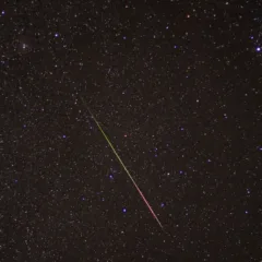 James McCue (Novo México) capturou este meteoro das Orionídeas em 22 de outubro de 2023. Crédito: Observatório Nacional 