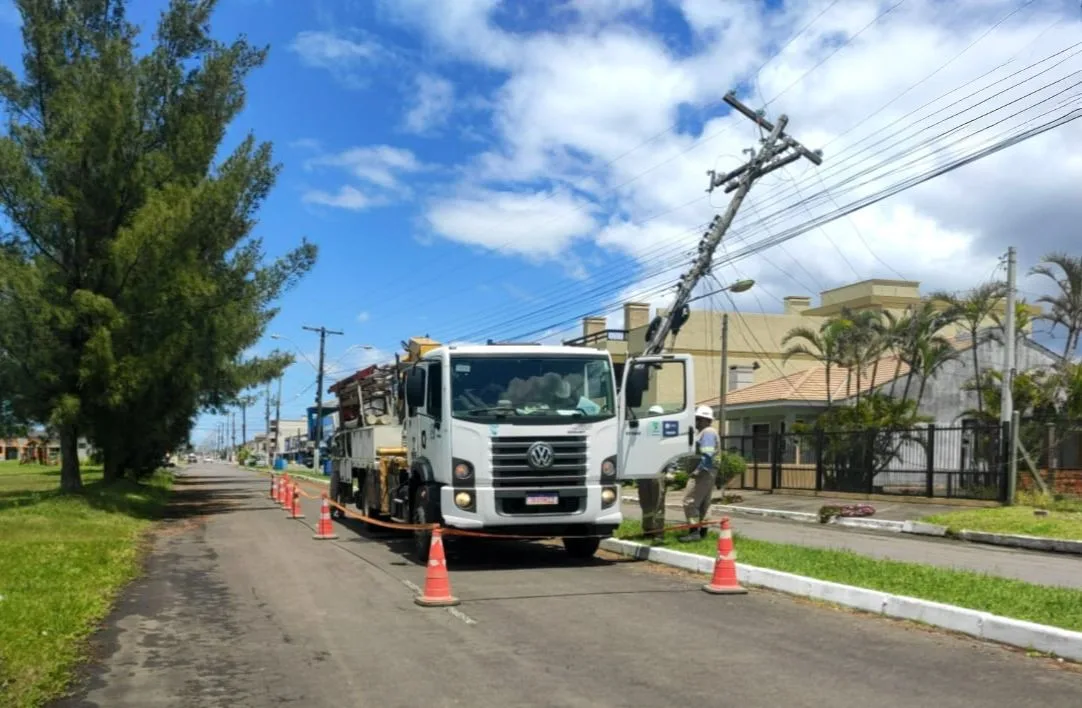 Trabalhos na cidade de Imbé, no Litoral Norte. Crédito: CEEE Equatorial / Divulgação Trabalhos na cidade de Imbé, no Litoral Norte. Crédito: CEEE Equatorial / Divulgação