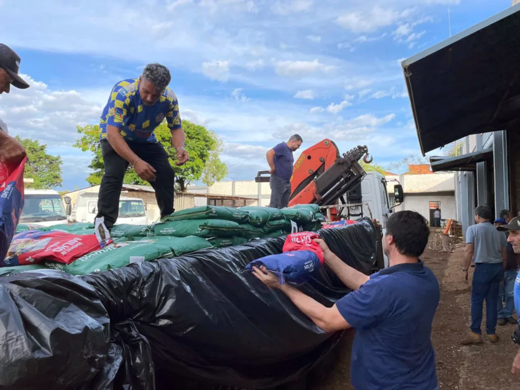 Entrega ocorreu na terça-feira (18) beneficiando produtores rurais das três cidades. Crédito: Guilherme Granez/Ascom SDR