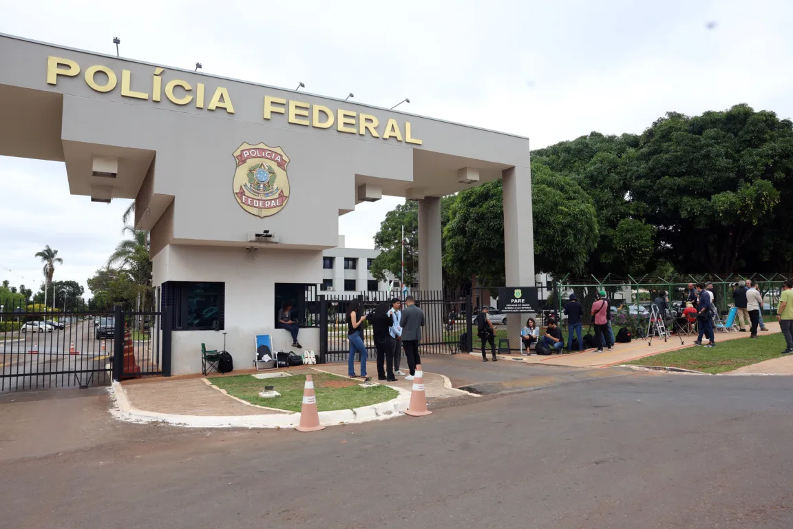 Brasília (DF), 22/11/2025. Movimentação na Polícia Federal após a prisão do ex-presidente Jair Bolsonaro. Crédito: Valter Campanato/Agência Brasil