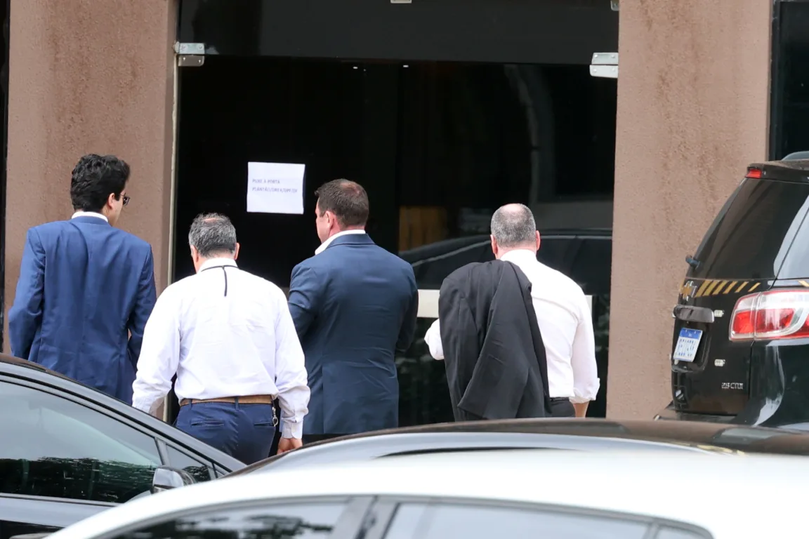 Brasília (DF), 23/11/2025. Advogados chegam na sede da Polícia Federal após a prisão do ex-presidente Jair Bolsonaro. Crédito: Valter Campanato/Agência Brasil