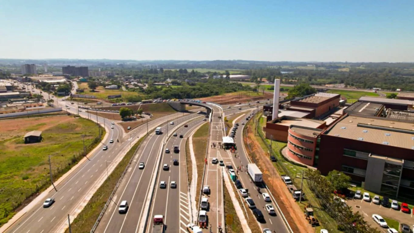 Mudança de cenário numa ERS-118 que congestionava ao concentrar elevados níveis de circulação - Foto: Vitor Rosa/Secom
