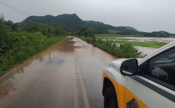 Trânsito no quilômetro 1 da ERS-511 chegou a ser bloqueado pelo CRBM. Crédito: Comando Rodoviário da Brigada Militar 